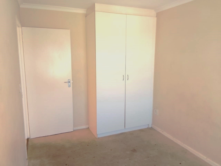 To Let 2 Bedroom Property for Rent in Guldenland Western Cape